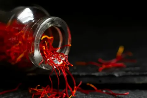 تصویر 1 از زعفران سر گل اعلا با قرمزی کم‌ نظیر و عطر ماندگار